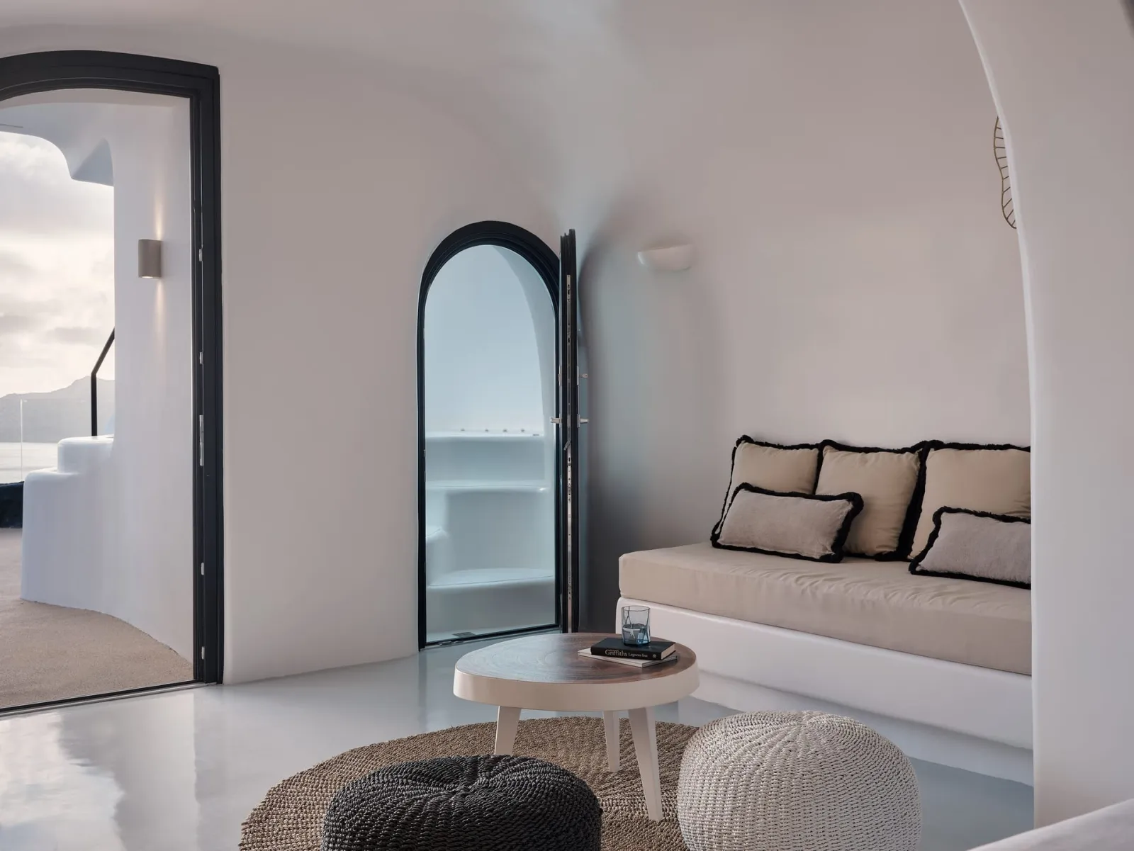 Private Suite with Hot Tub &amp; Sharing Pool (3gsts)
