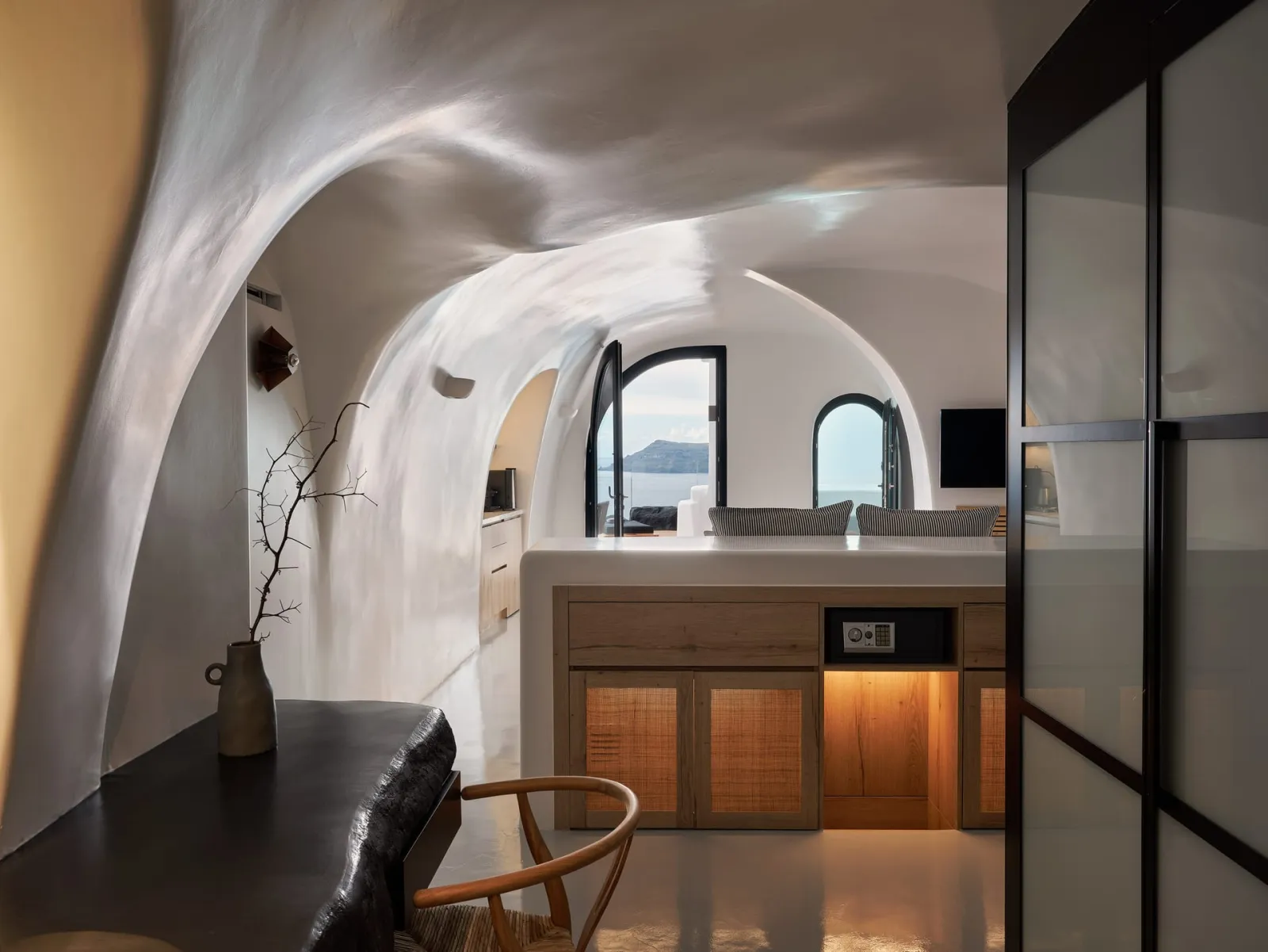 Private Suite with Hot Tub &amp; Sharing Pool (3gsts)