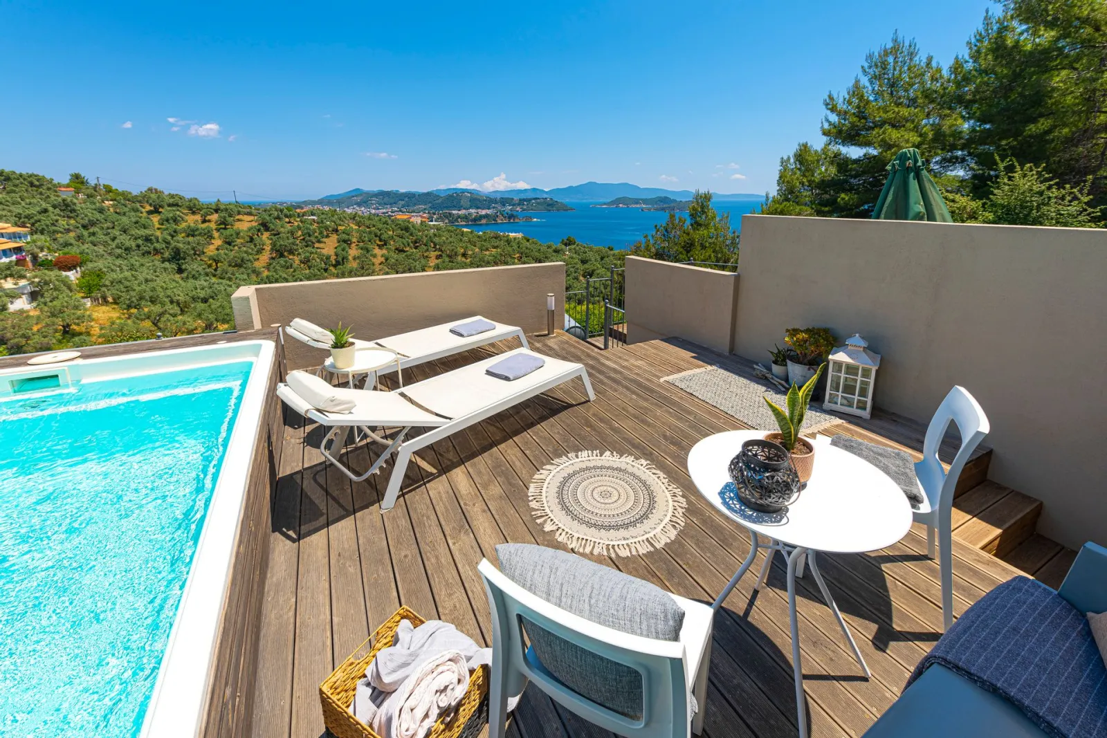 Suite White Gea with Private Pool