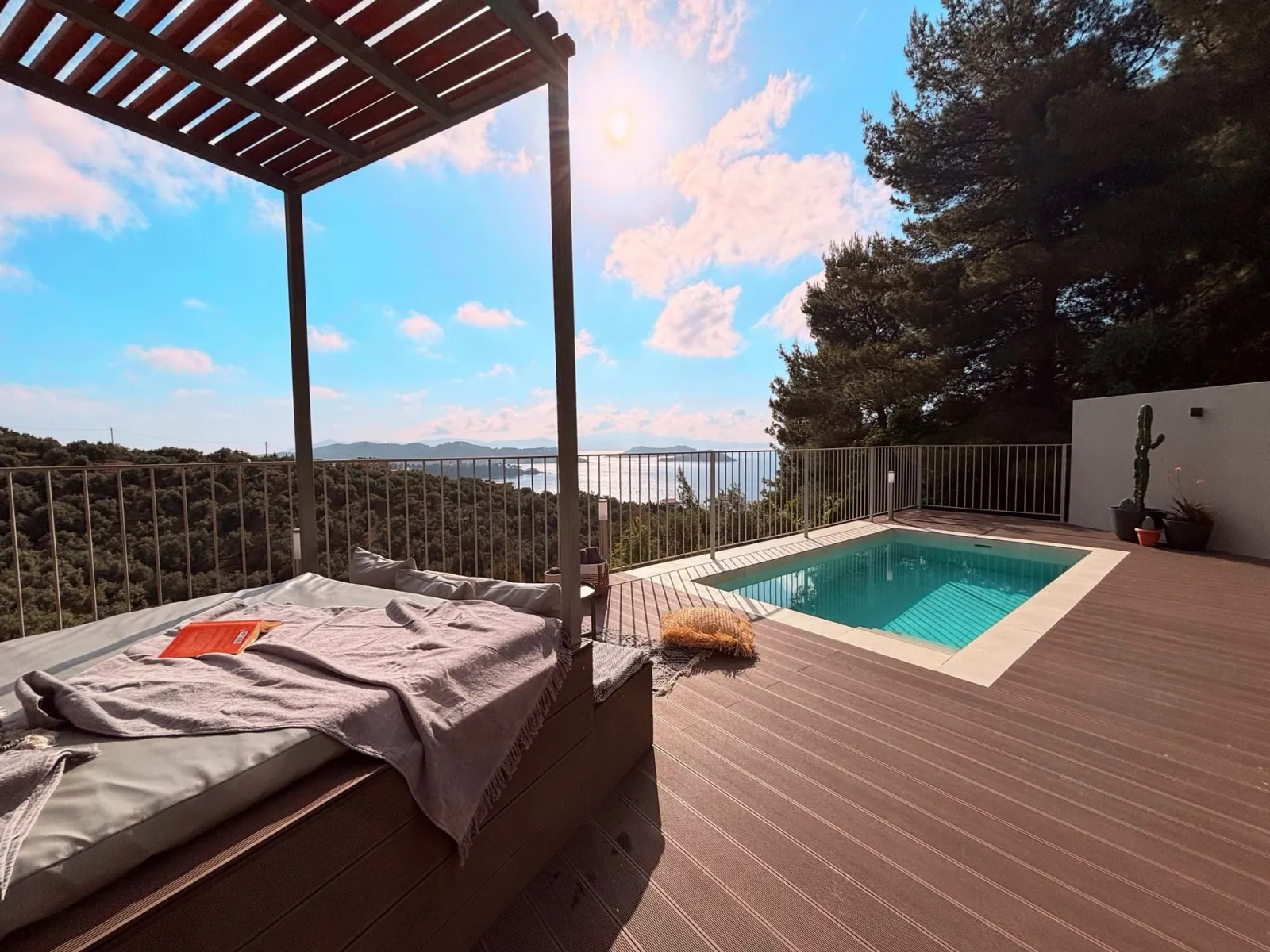 Suberb Suite with private pool