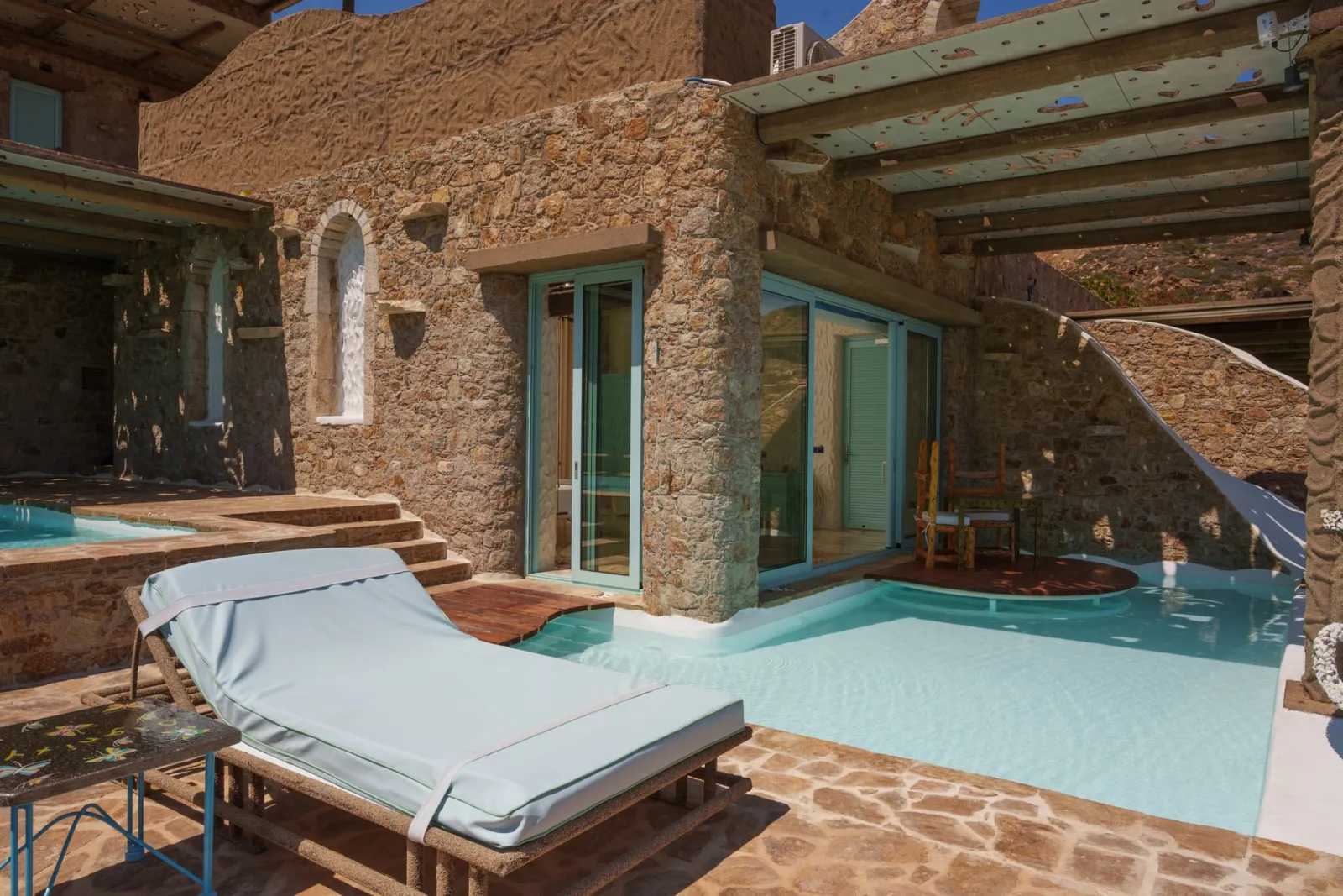 Alpha Love Heart Pool Suite