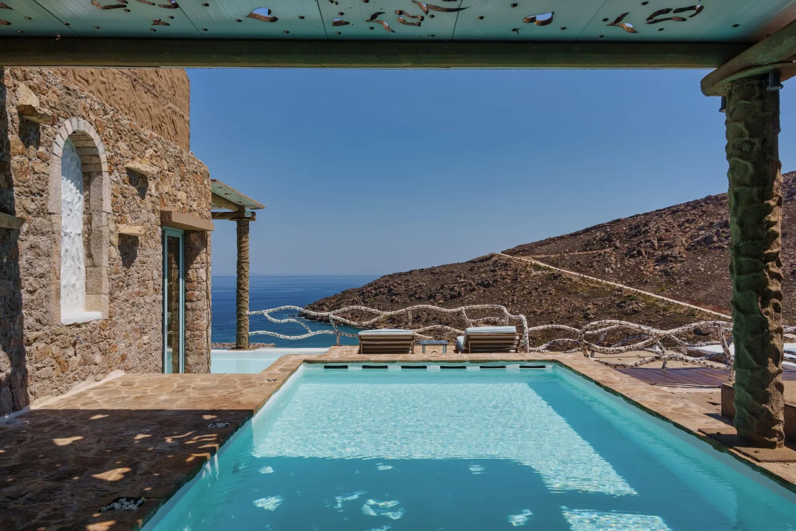 Alpha Love Heart Pool Suite