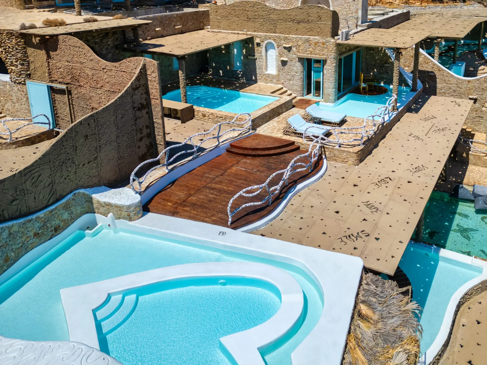 Alpha Love Heart Pool Suite
