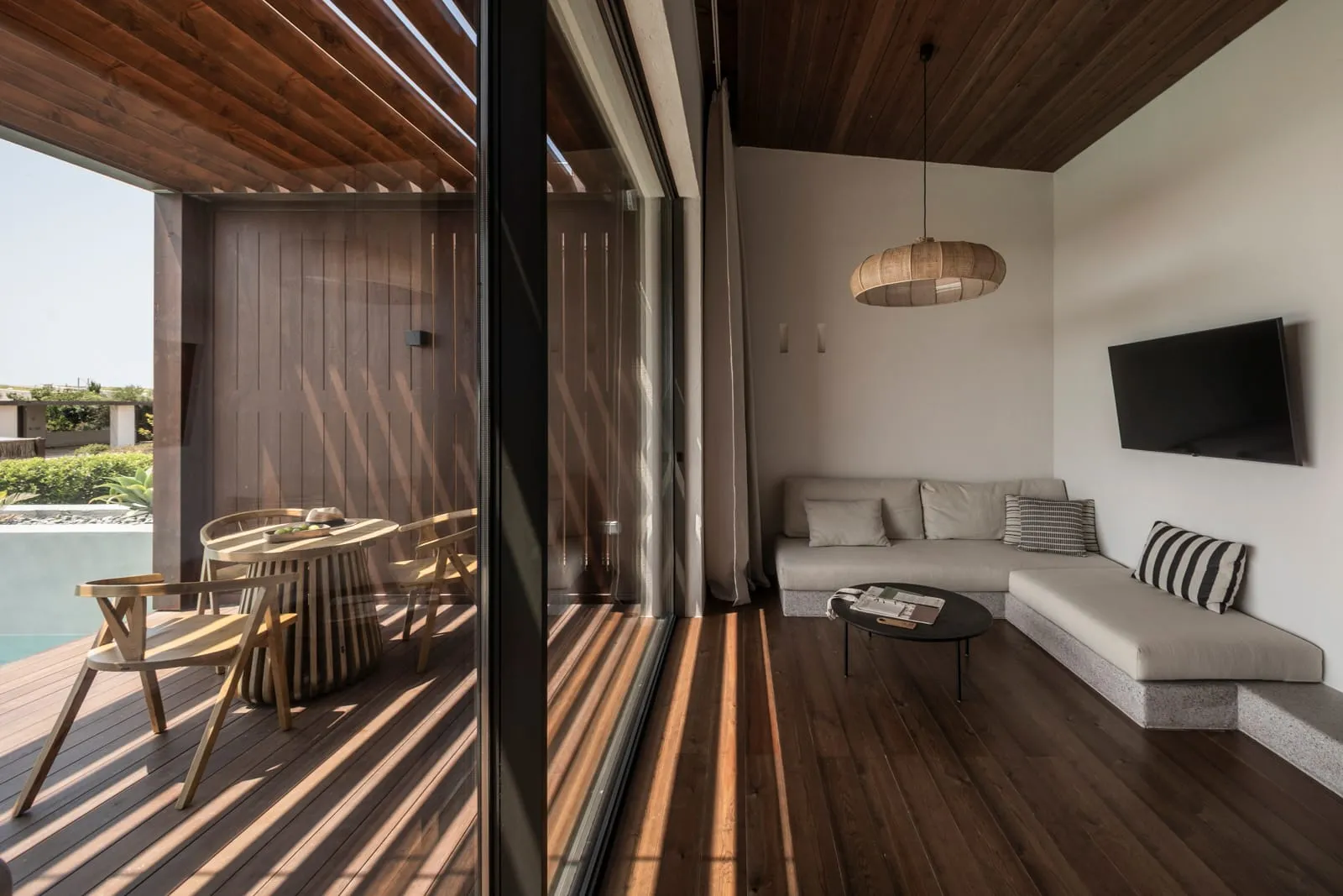 Mellow Pool Suite with Sea View