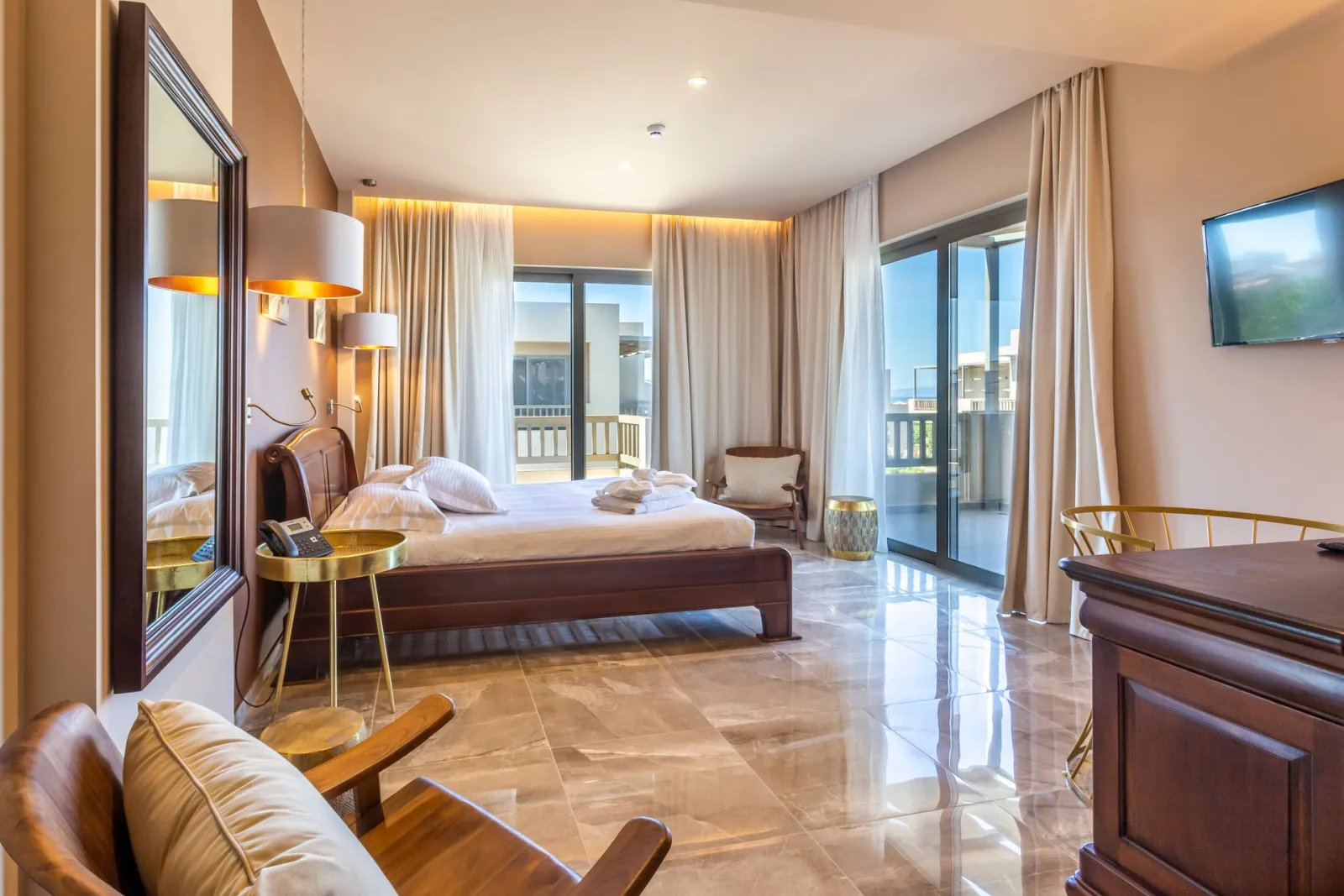 Deluxe Room with Distant Sea View