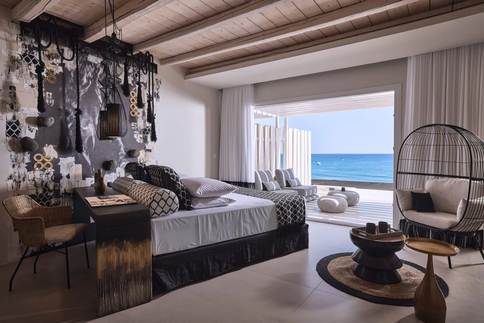 Signature Suite with Sea View & Hot-Tub