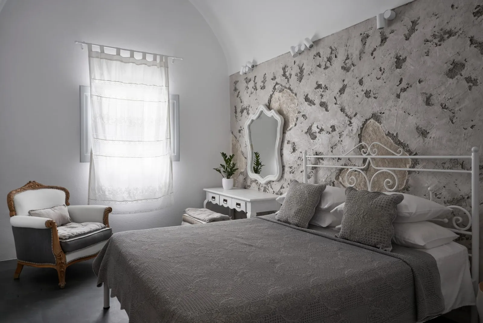 Deluxe One Bedroom Suite