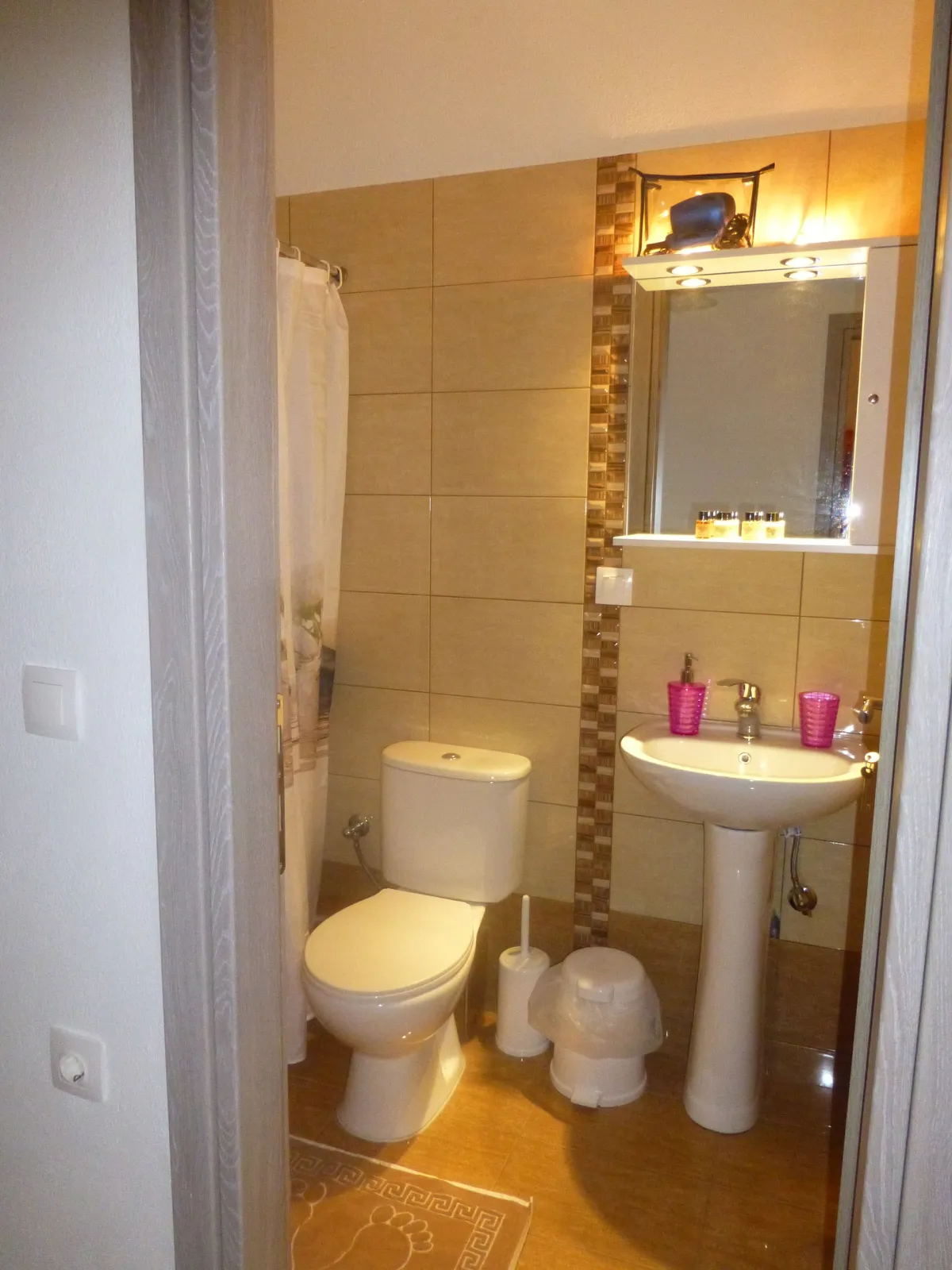 Superior One Bedroom Apartment [2]