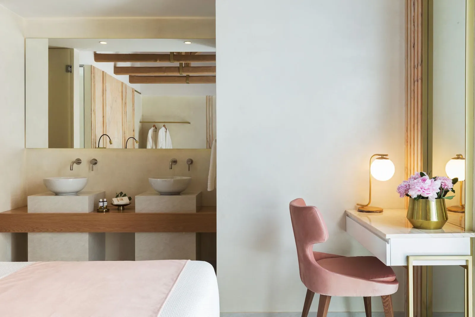 Honeymoon suite with spa bath (Coral) | 23m2