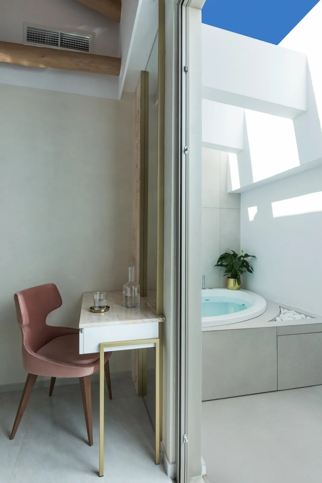 Honeymoon suite with spa bath (Coral) | 23m2