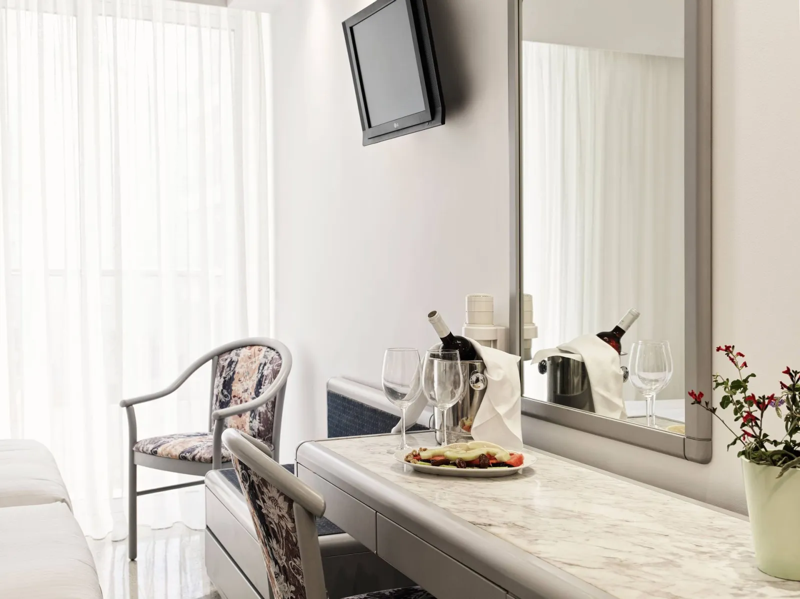 Club Twin Room