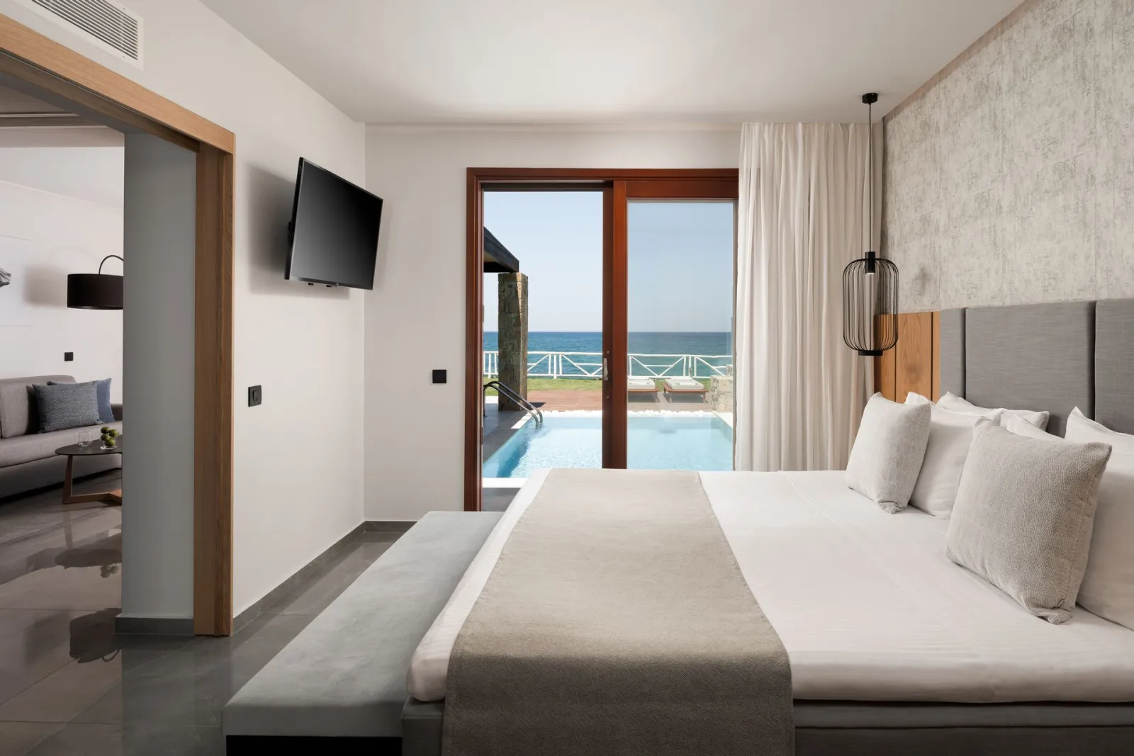 LUXURY SUITE SEA FRONT WITH PRIVATE POOL