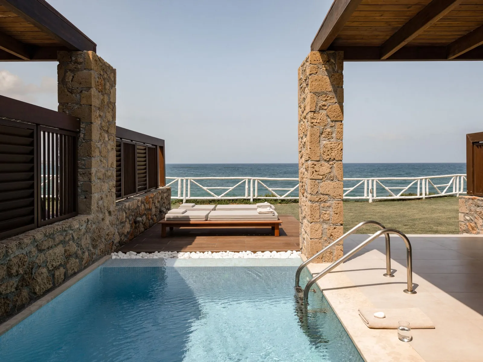 JUNIOR SUITE SEA FRONT WITH PRIVATE POOL