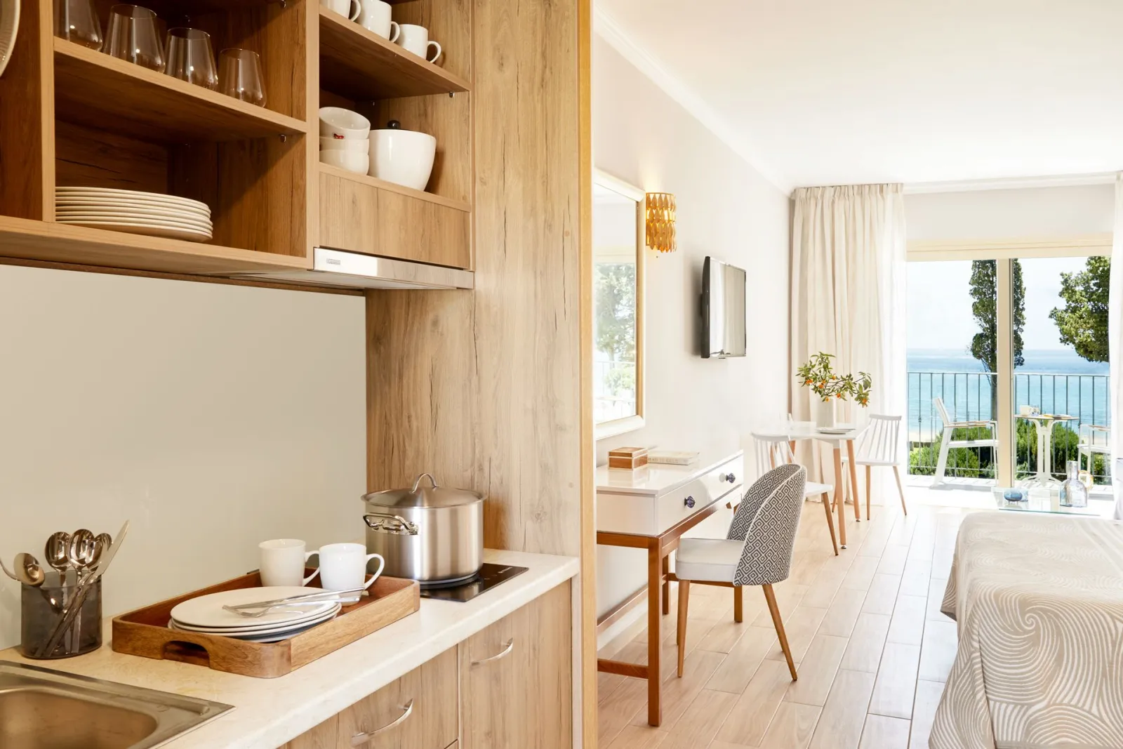 Horizon Suite with Sea View and Kitchenette
