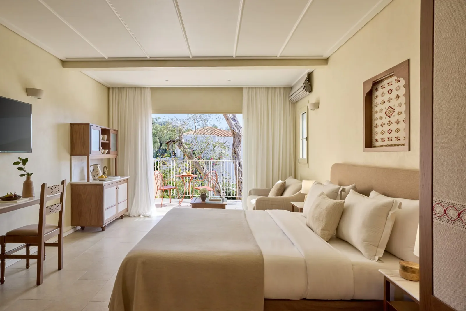 Penthouse Bliss Suite with Tub