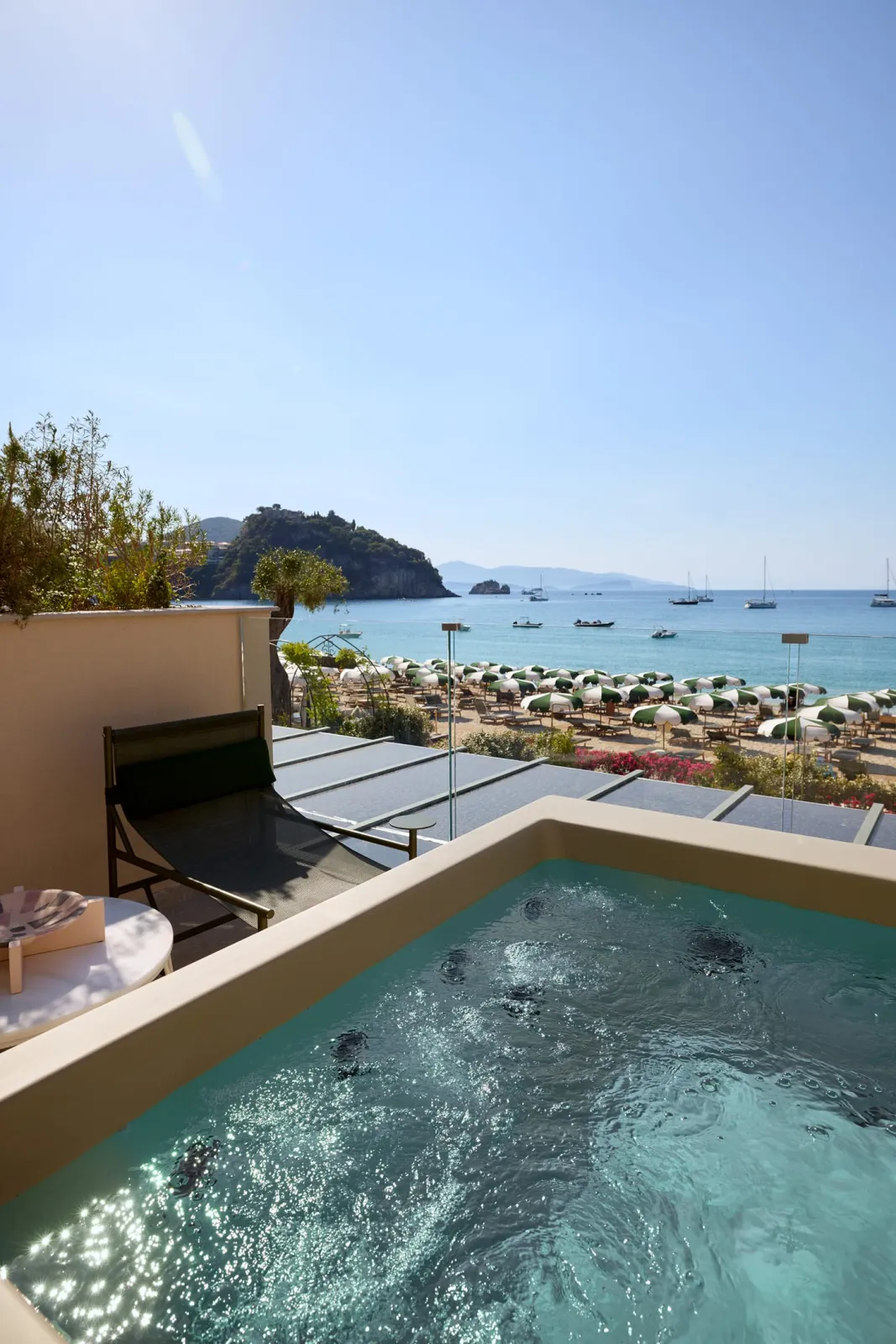 Beachfront Panorama Suite with Jet Tub
