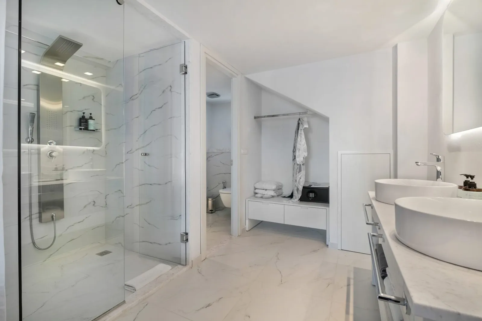 Lower Ground Level Suite with Plunge Pool