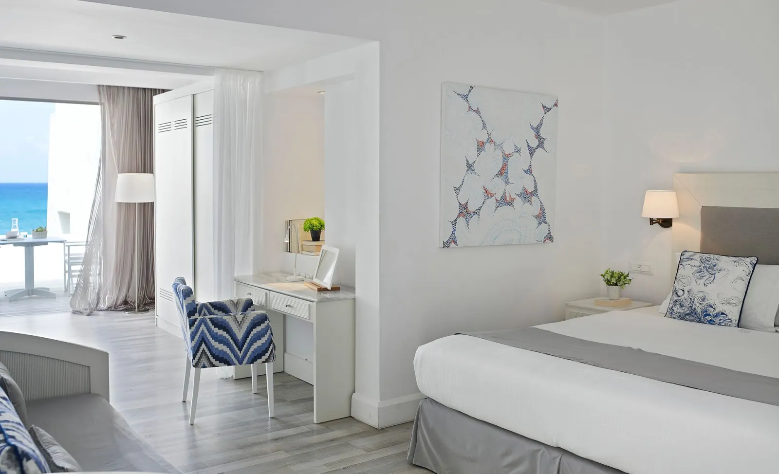 Suite Partial Sea View with Beach Cabana