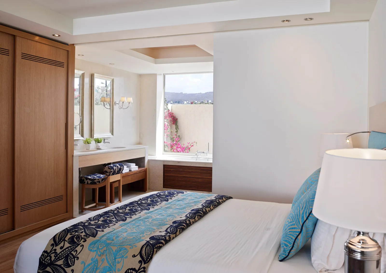 Suite Sea View with Beach Cabana