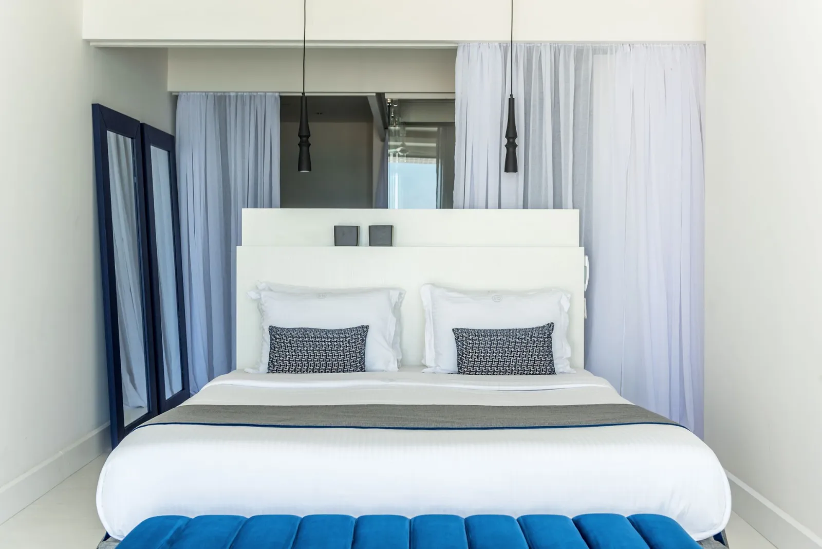 Island Suite Seafront with Private Heated Pool and Beach Access