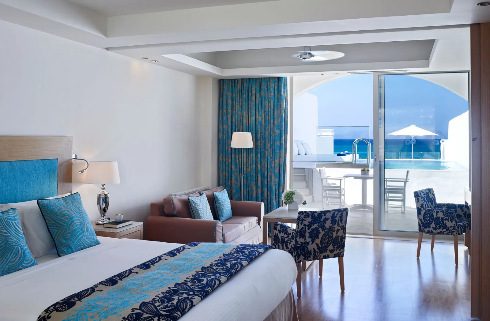 Spa Suite Seafront with Private Heated Pool