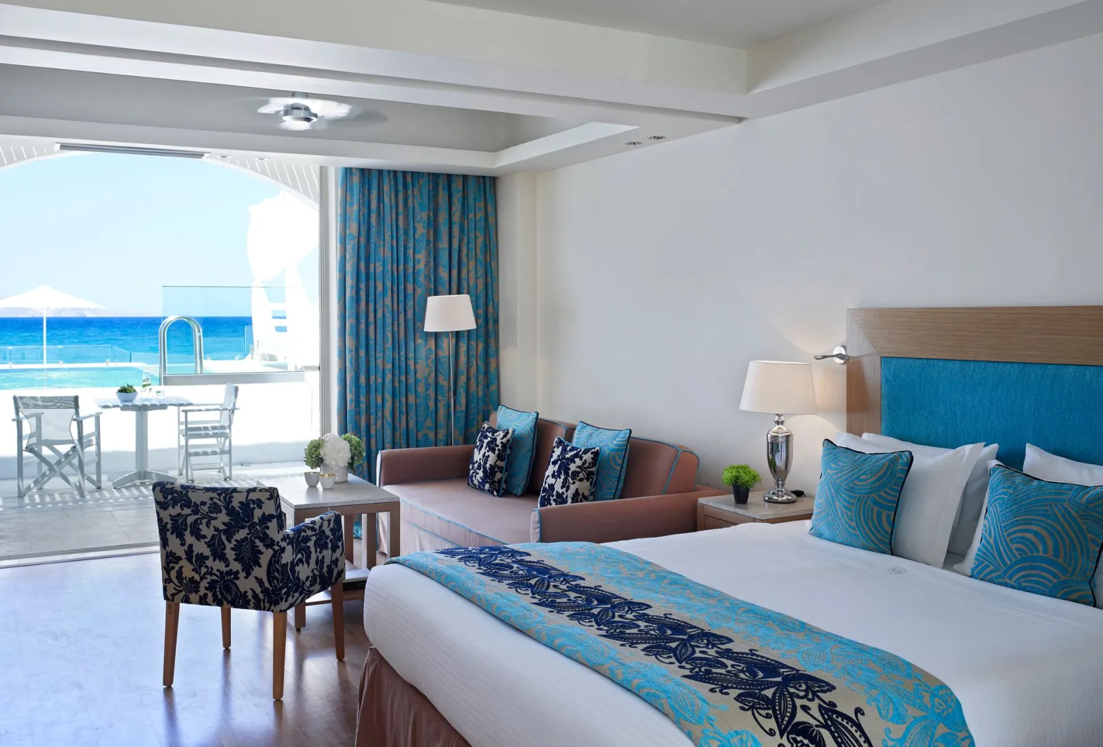 Spa Suite Seafront with Private Heated Pool