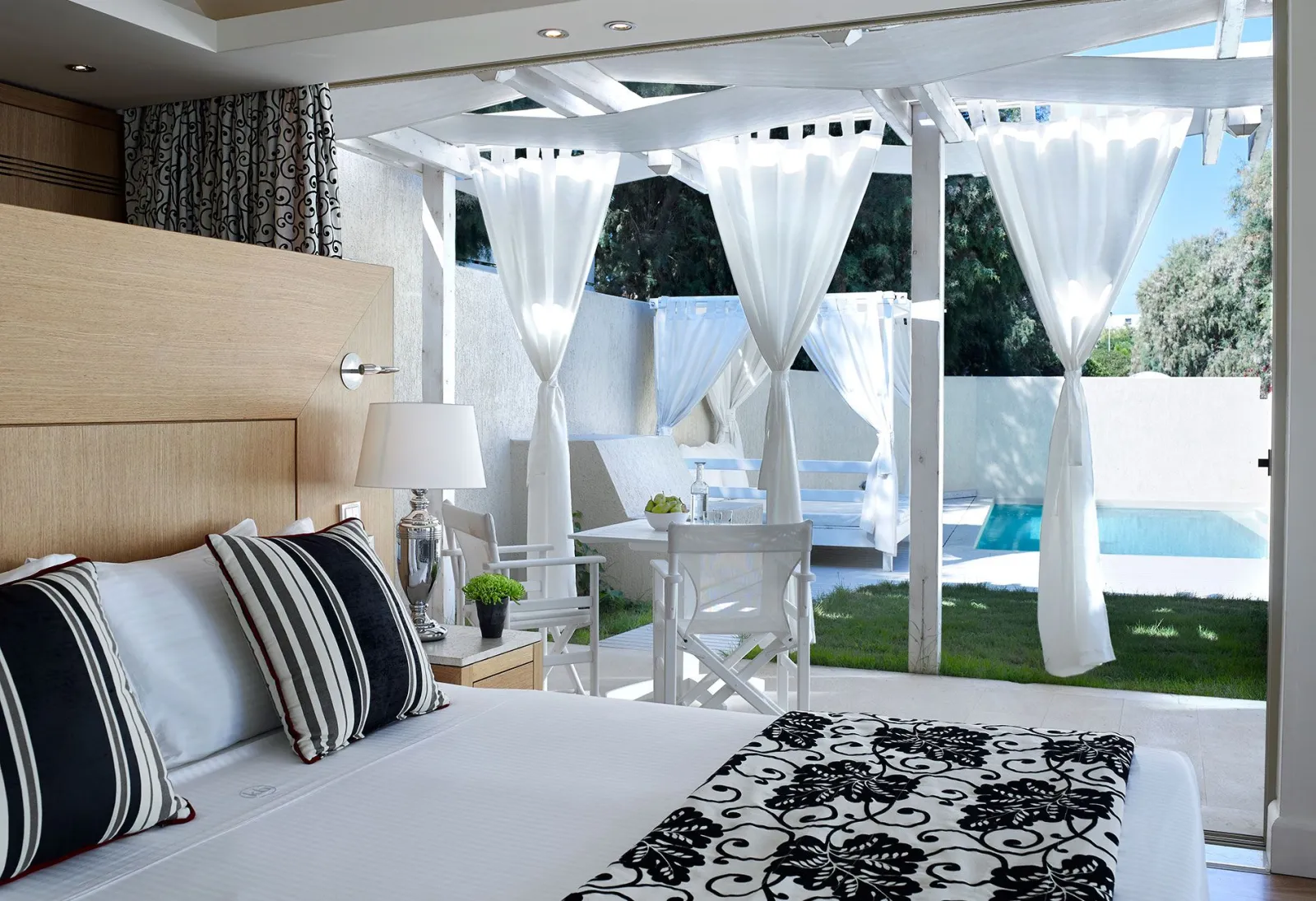2 Bedroom Spa Suite Sea View with Private Heated pool and 2 Beach Cabanas