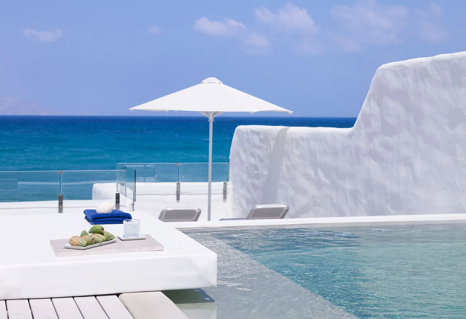 2 Bedroom Spa Suite Seafront with Private Heated Pool