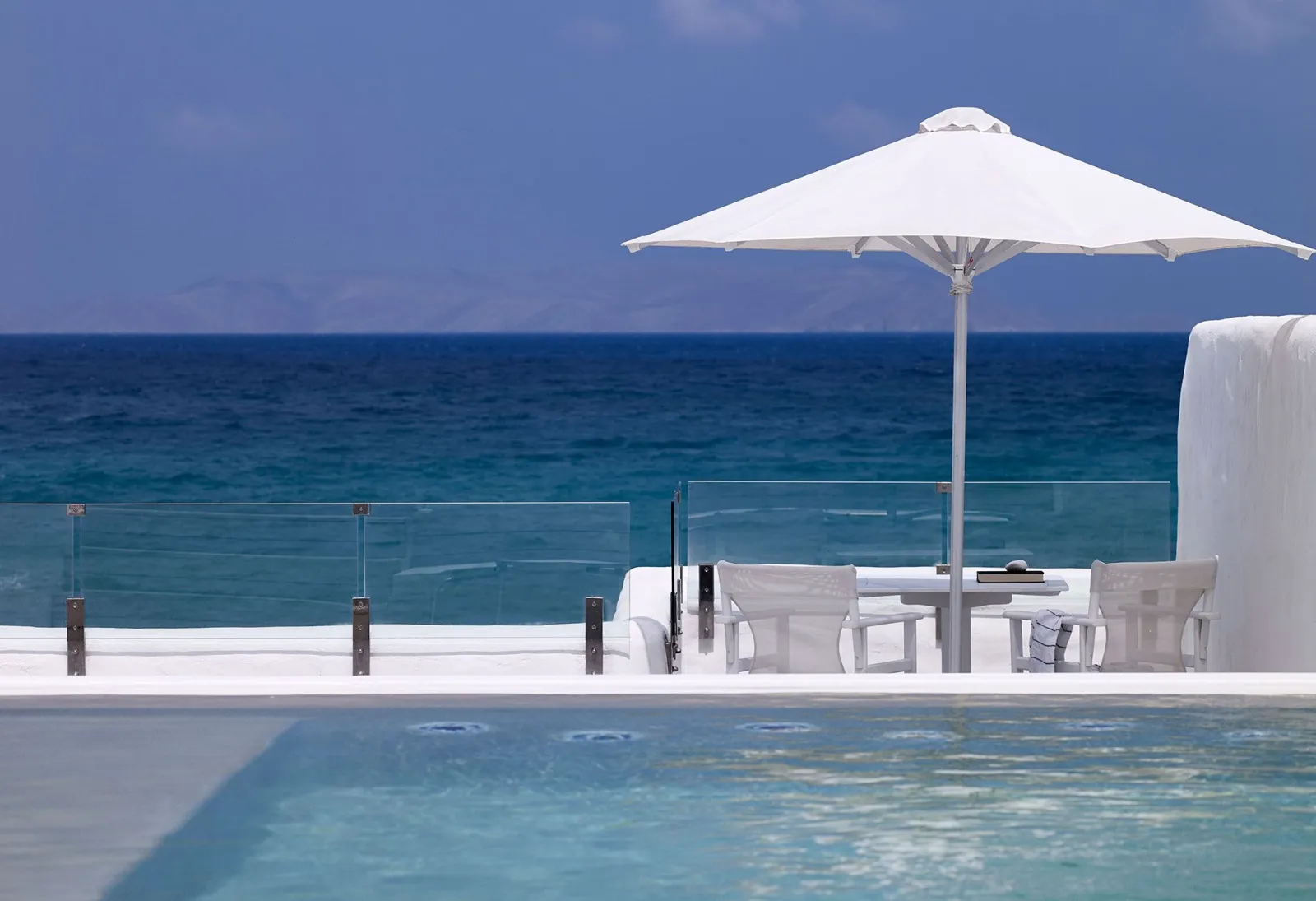 2 Bedroom Spa Suite Seafront with Private Heated Pool