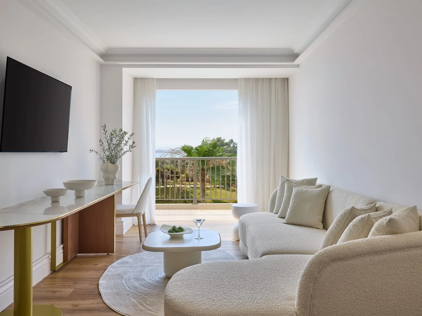 Deluxe Suite Seafront