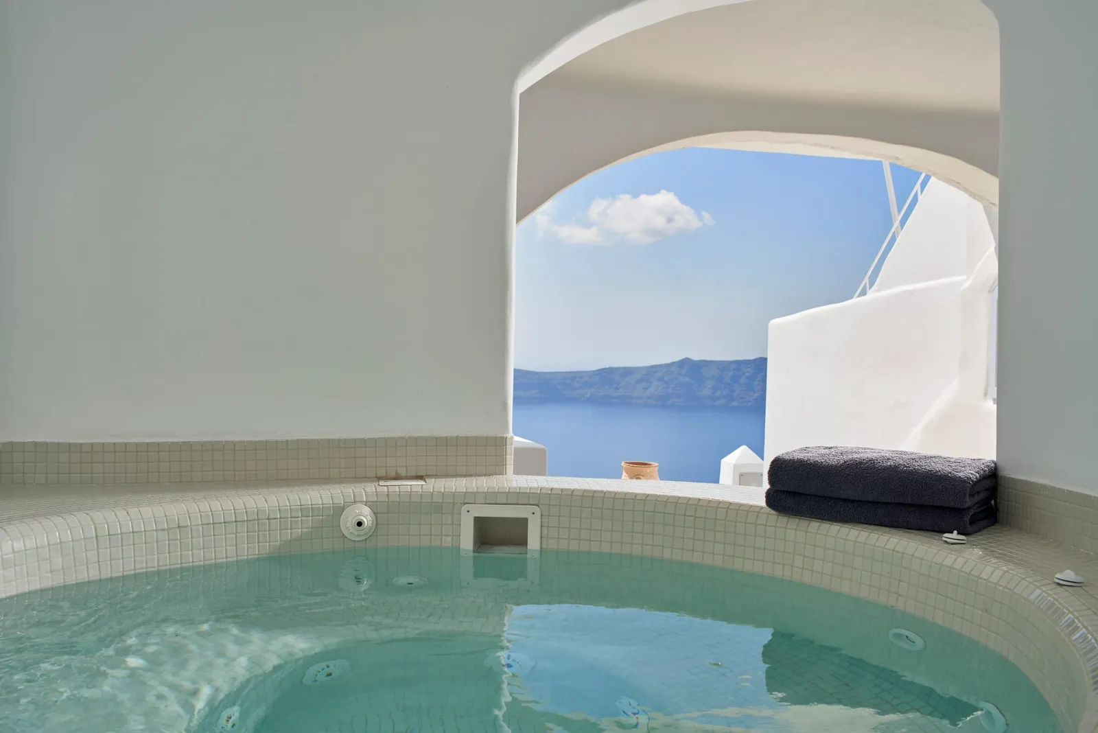 El Verano Sunset | Two Bedroom Villa with Outdoor Jacuzzi Caldera View