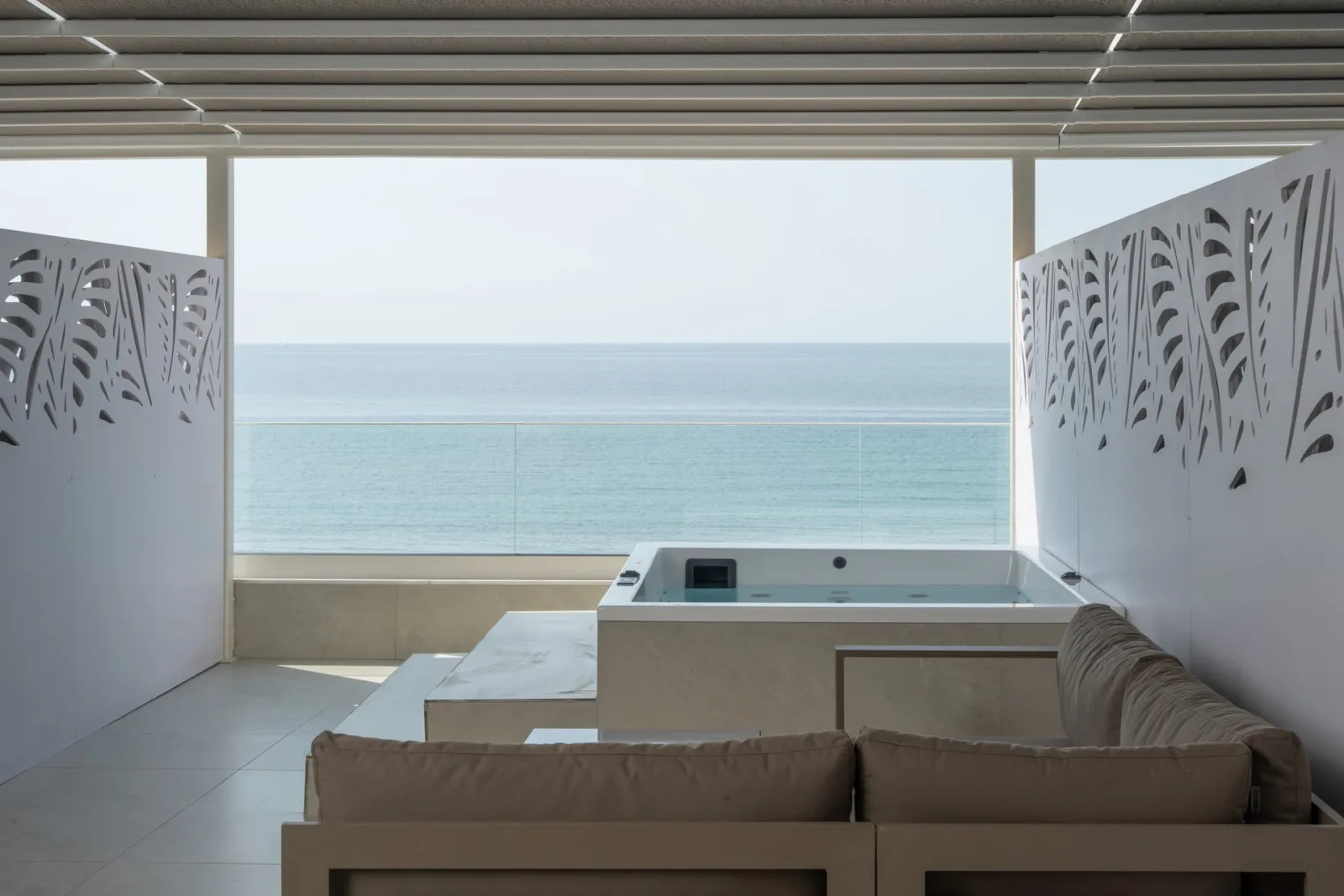 Deluxe room with balcony and outdoor jacuzzi