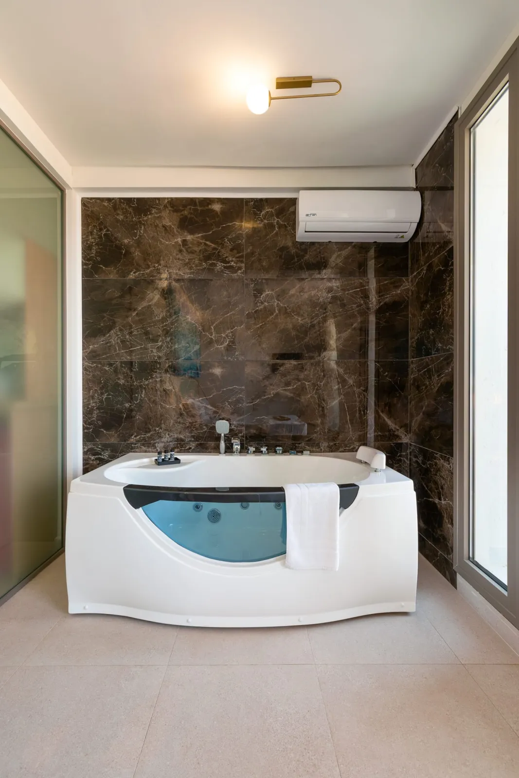 One bedroom deluxe junior Suite with jacuzzi