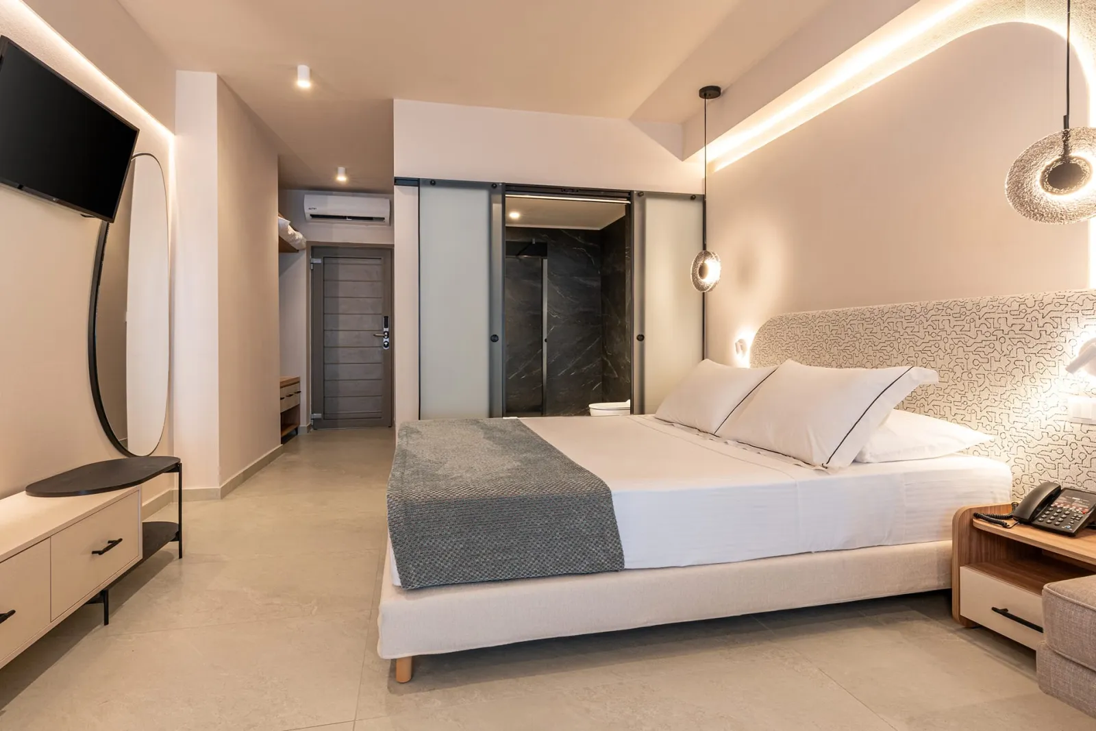 One bedroom deluxe junior suite with private pool
