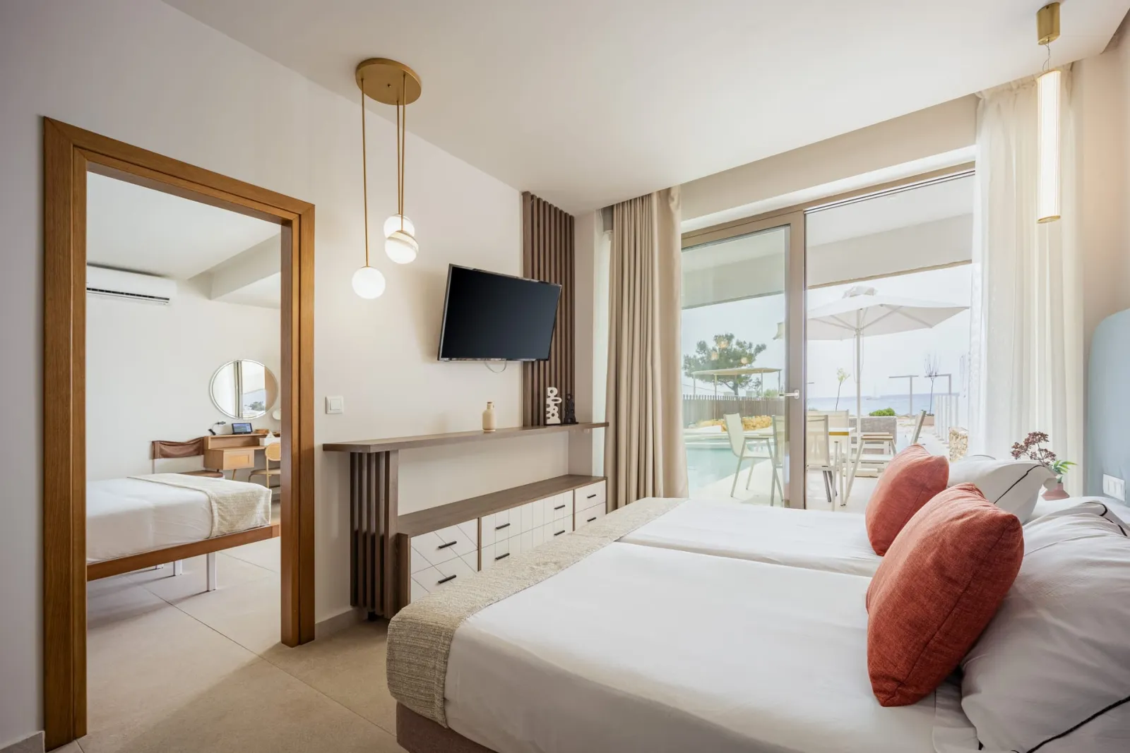 Residence suite with private pool and outdoor jacuzzi