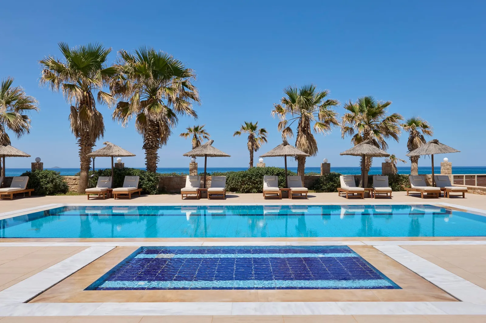 Superior Room with Sea View and Sharing Pool