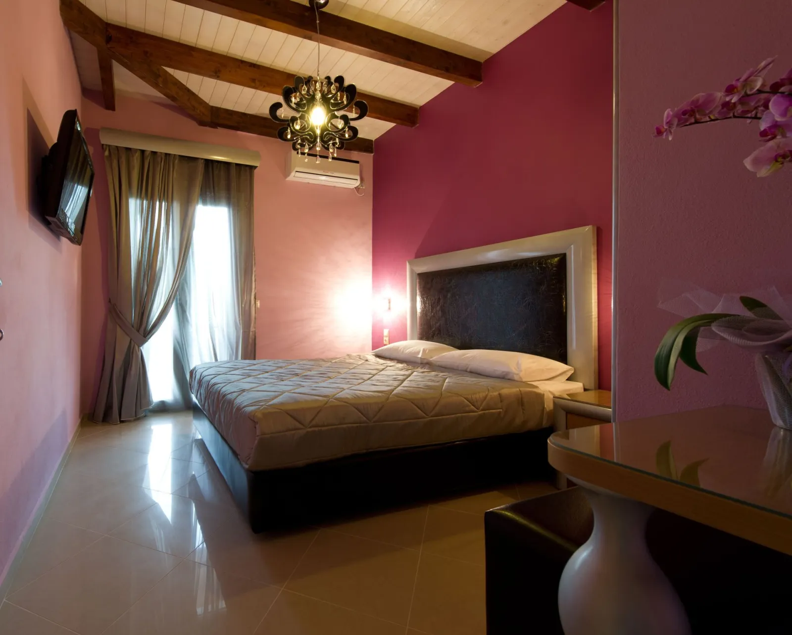 Deluxe Two Bedroom Apartment
