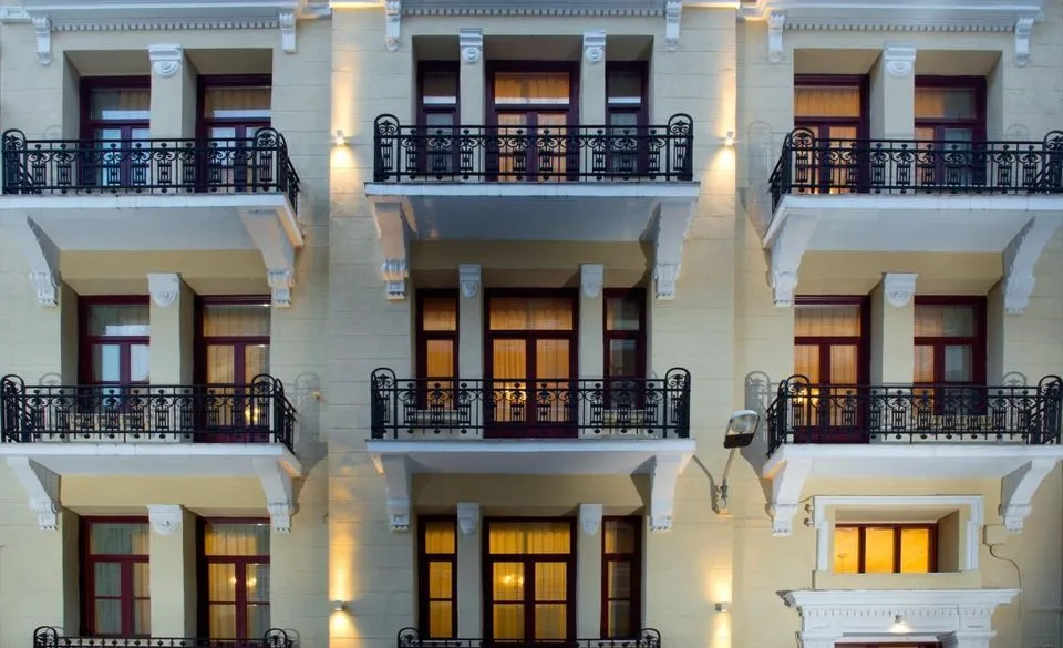 Superior One Bedroom Apartment Garden Level