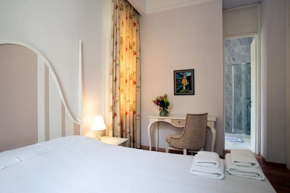 Luxury One Bedroom Apartment