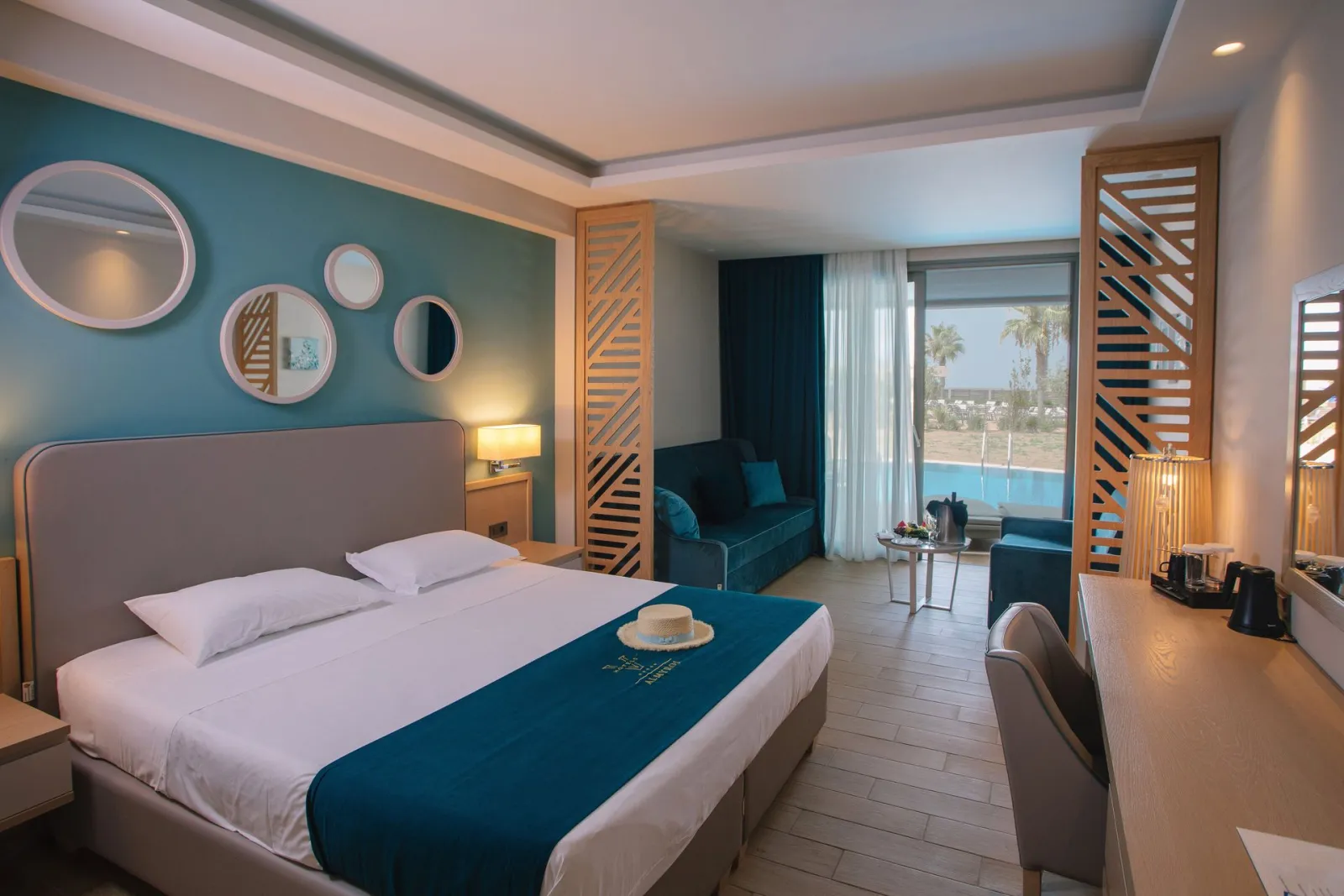 JUNIOR SUITE SWIM UP