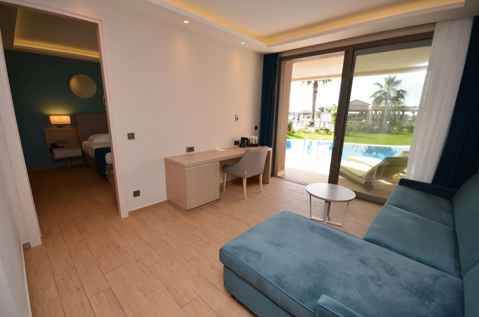 ONE BEDROOM SUITE SWIM UP