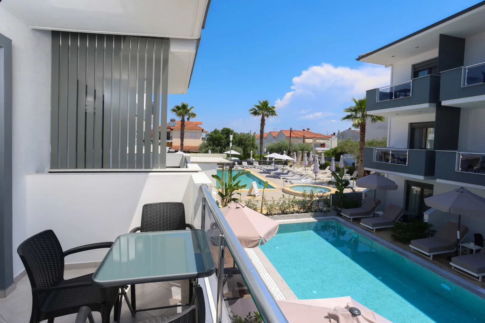 Triple Room Pool View