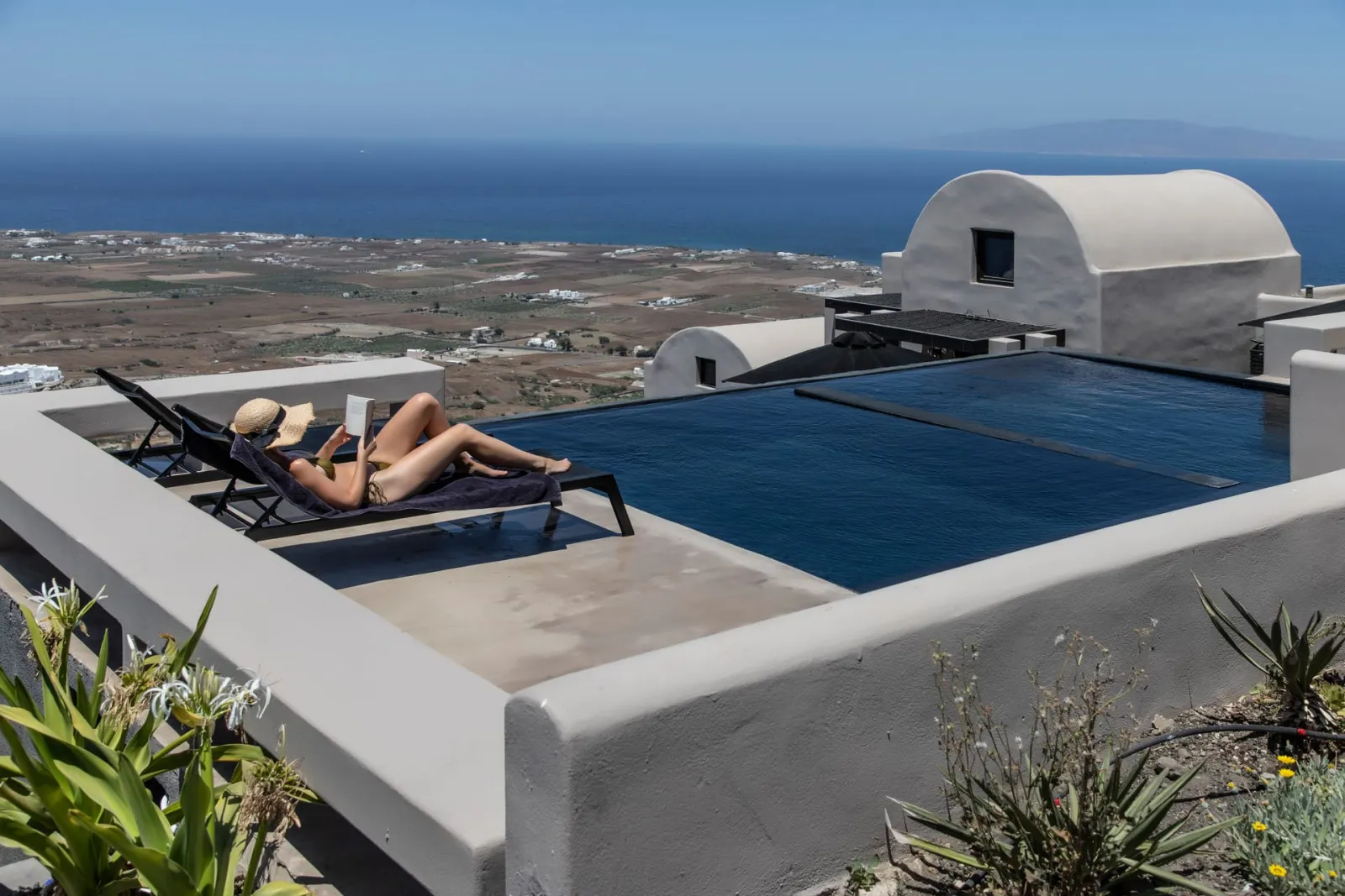 Rocky Room with Sea View and Independent Pool
