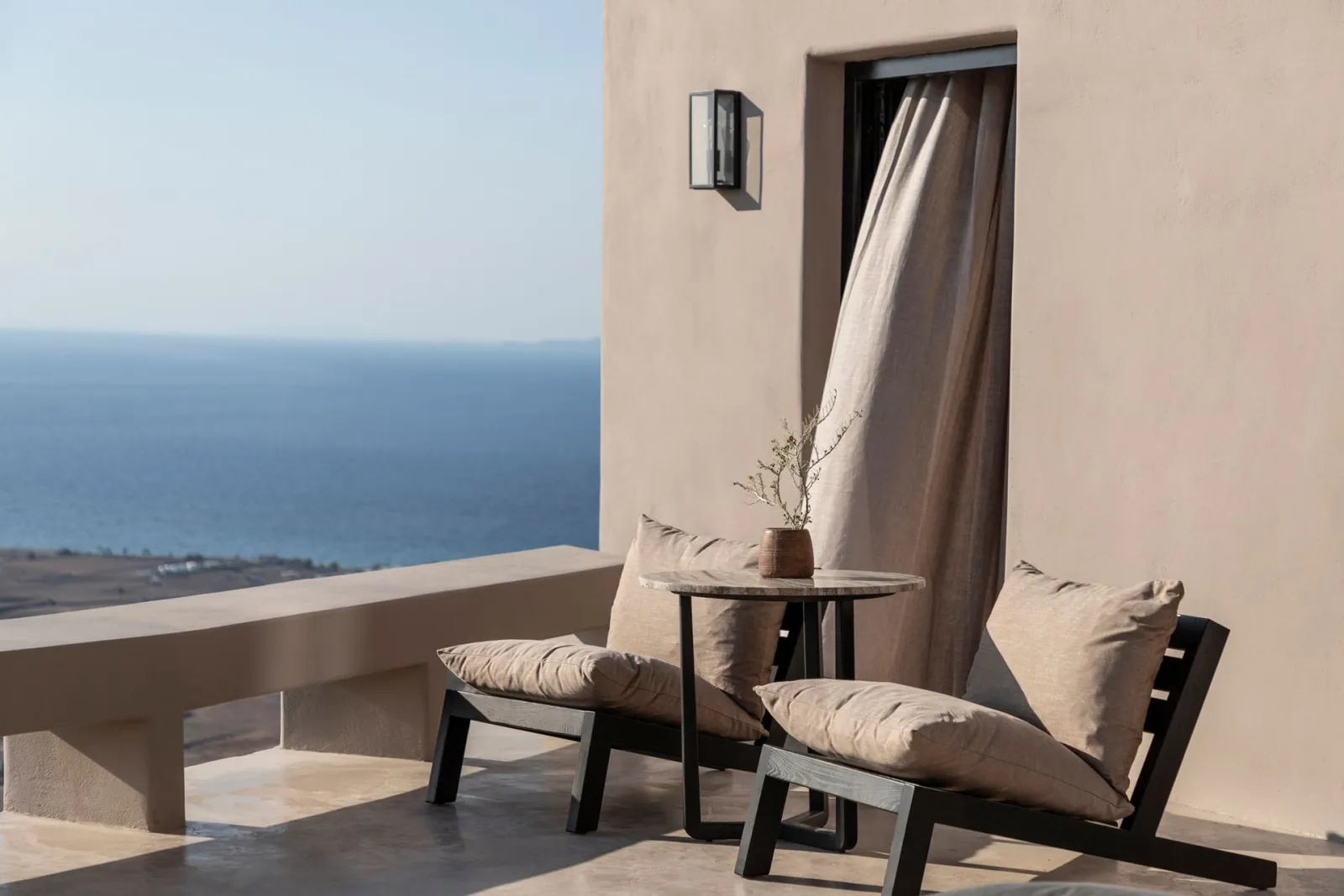 Rocky Room with Sea View and Independent Pool
