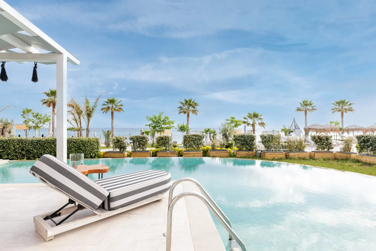 Blue Carpet Suite Sea View | Private Pool