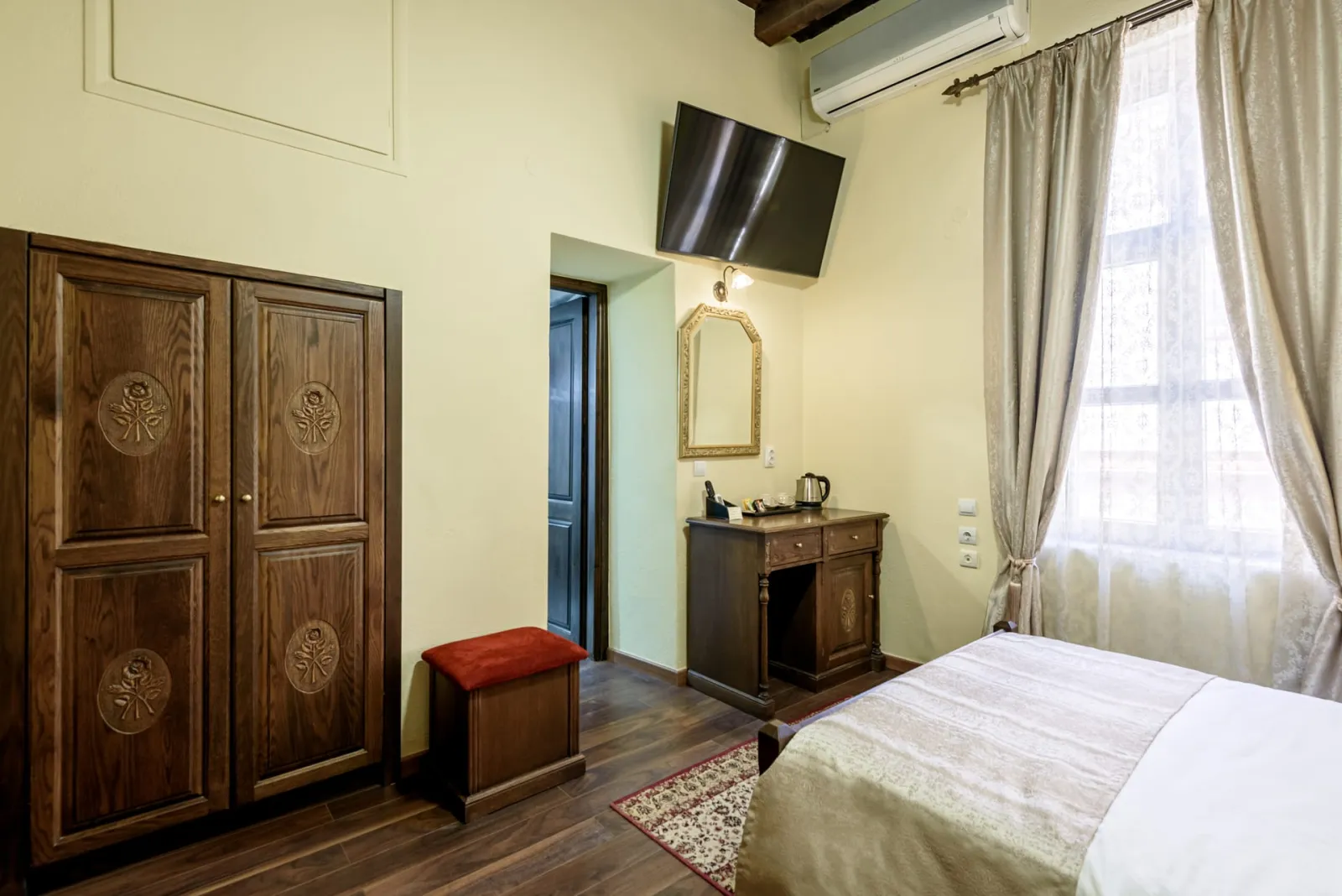 Economy Room