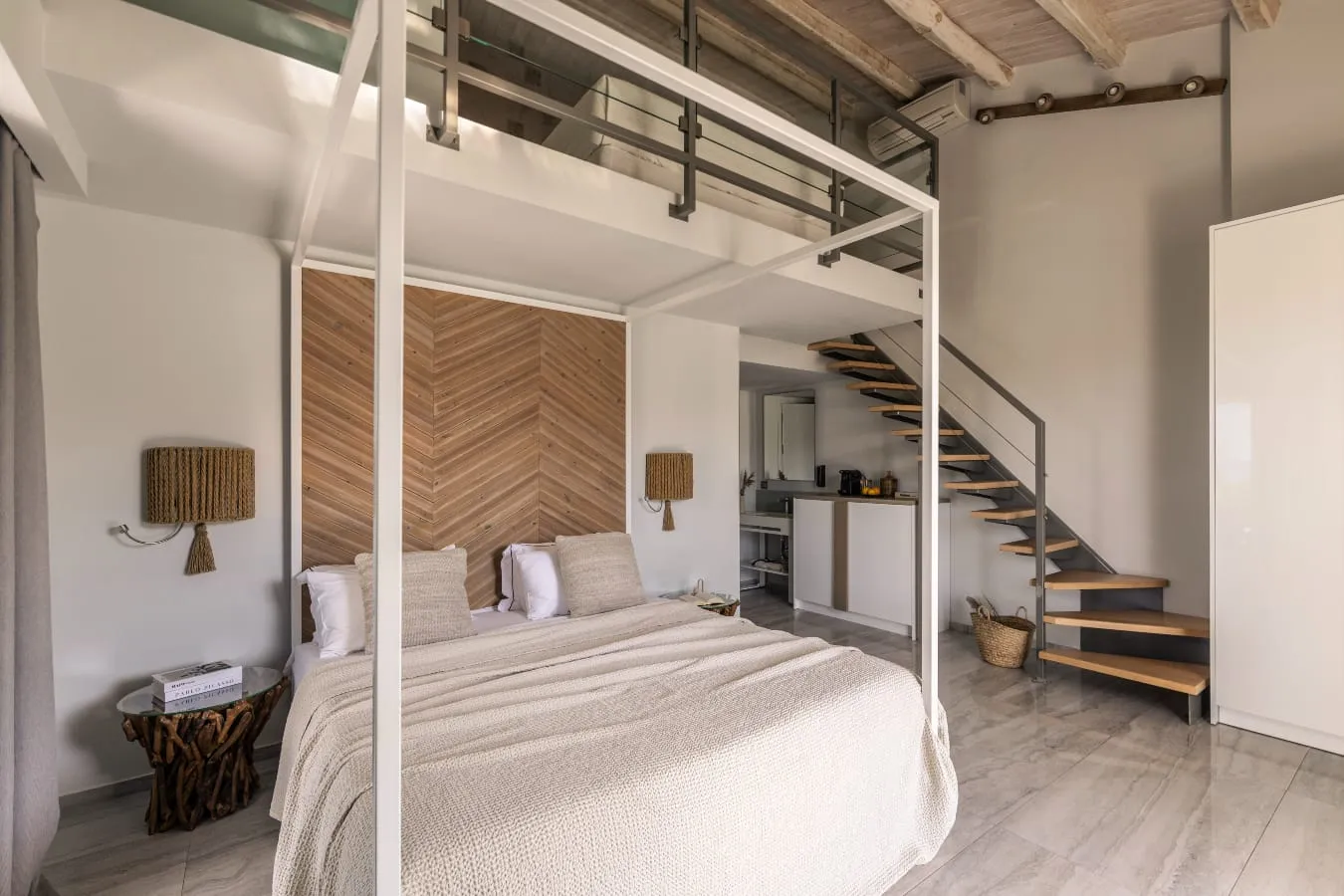 2 Level Suite | Outdoor Jacuzzi