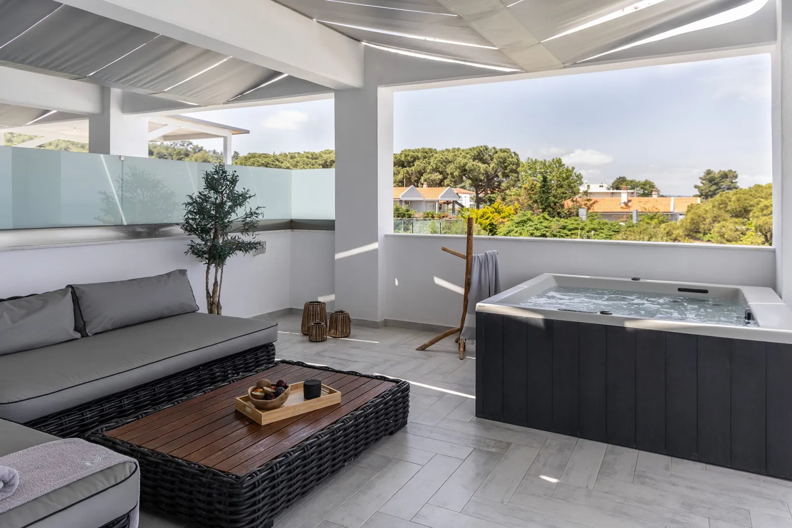 2 Level Suite Sea View | Outdoor Jacuzzi