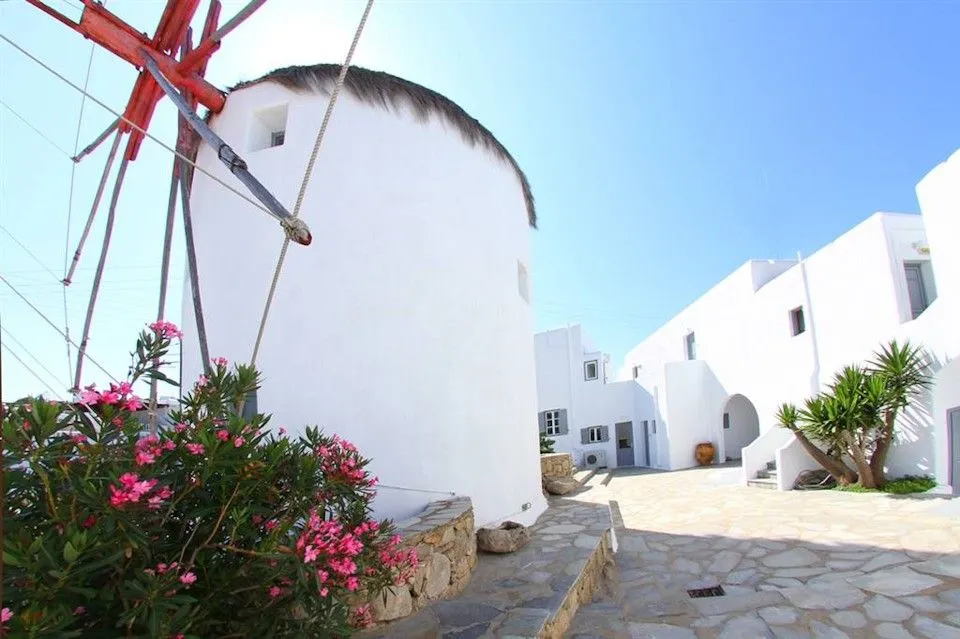 Traditional Windmill Outdoor Jacuzzi