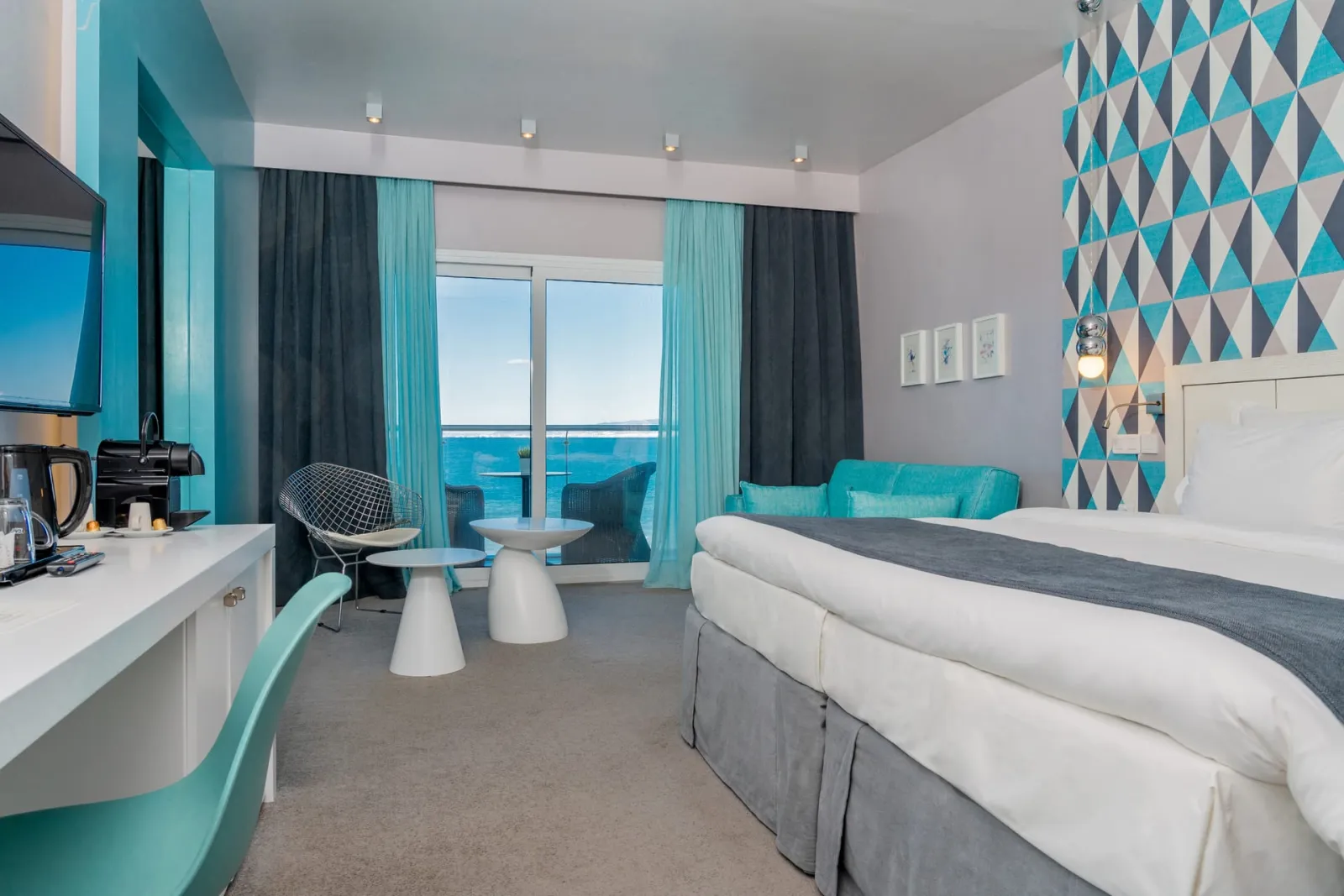 POSEIDON suite COCO-MAT with front sea view